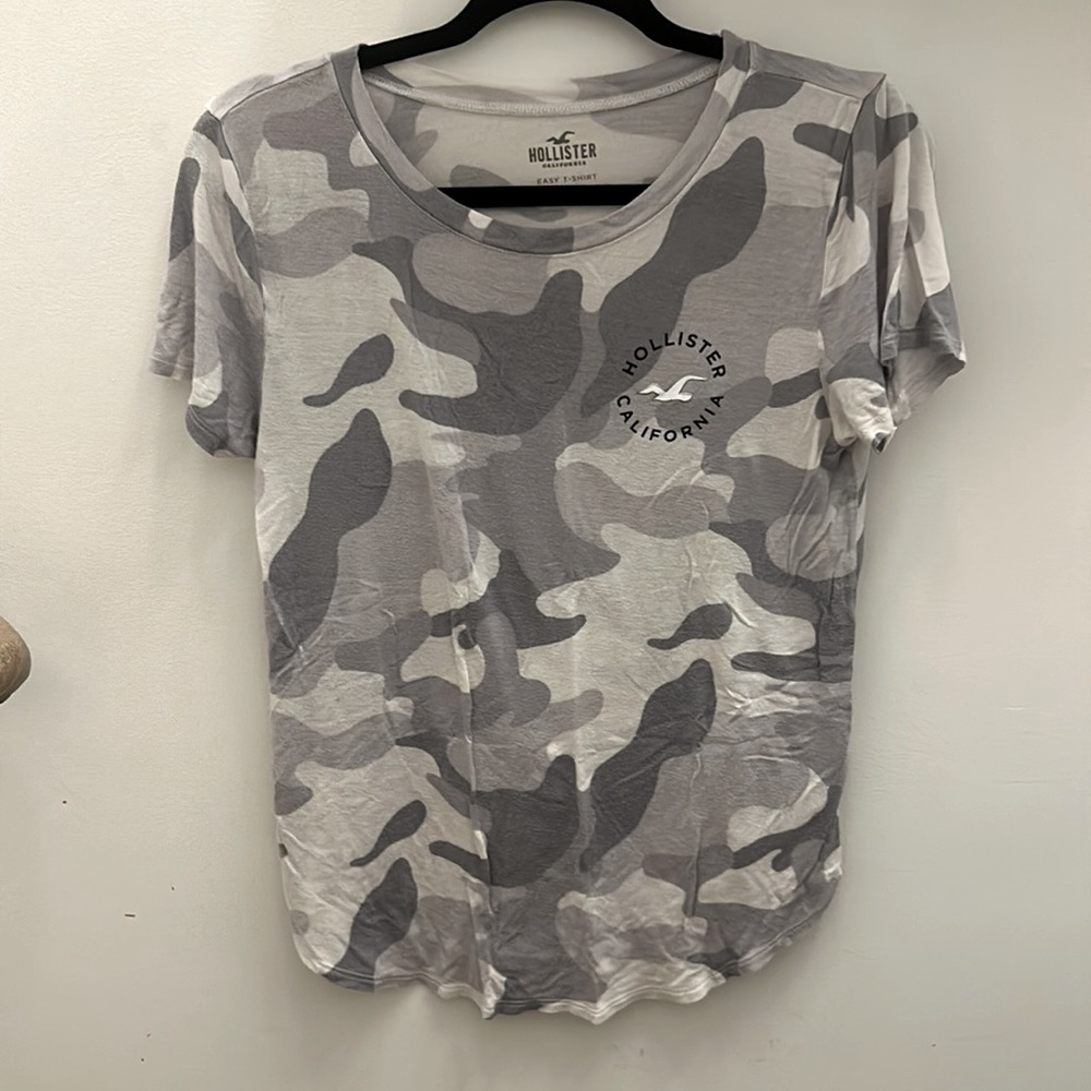 Hollister tee